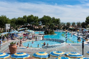 Hotel APARTHOTEL HOLIDAY wakacje