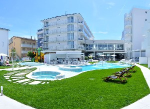 Marina Palace Suites & Apartments 