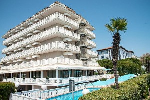 Hotel s bazénem