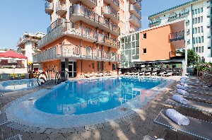 Hotel s bazénem