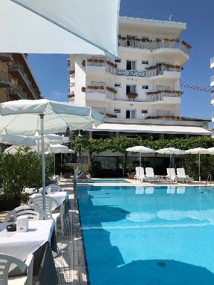 Hotel s bazénem