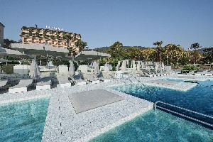 Hotel s bazénem