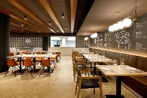 Restaurant/bars