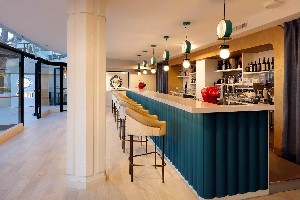 Restaurant/bars
