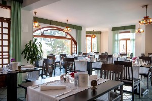 Restaurant/bars