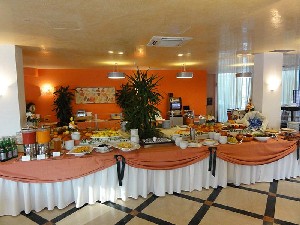 Restaurant/bars