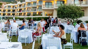 Restaurant/bars