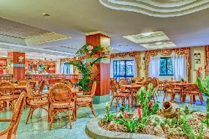 Restaurant/bars