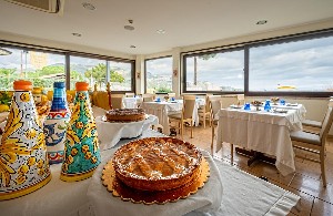 Restaurant/bars