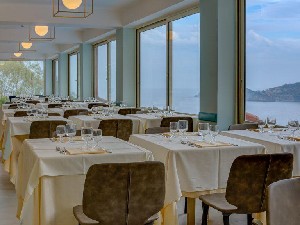 Restaurant/bars