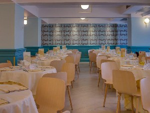 Restaurant/bars