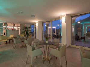 Restaurant/bars