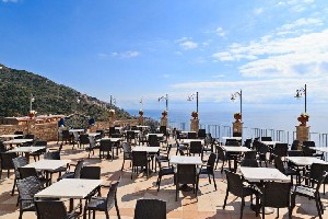 Restaurant/bars