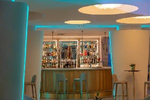 Restaurant/bars