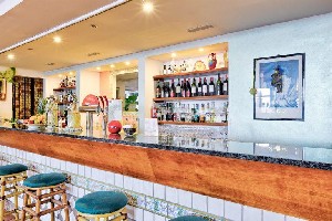Restaurant/bars