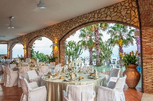 Restaurant/bars