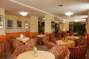Restaurant/bars