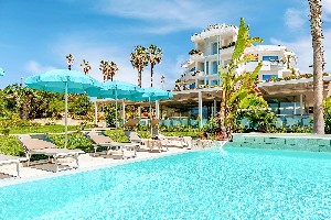 Hotel s bazénem