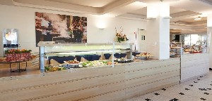 Restaurant/bars