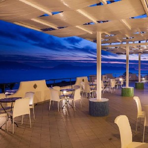 Restaurant/bars