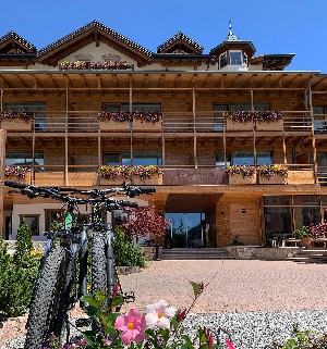 Hotel CORONA DOLOMITES wakacje