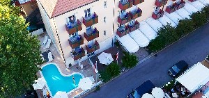 Hotel s bazénem