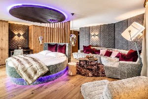 Hotel SCHWARZENSTEIN ALPINE LUXURY SPA RESORT wakacje