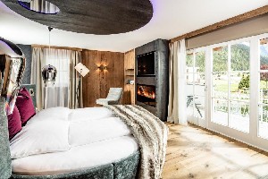 Hotel SCHWARZENSTEIN ALPINE LUXURY SPA RESORT wakacje