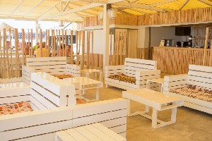Restaurant/bars