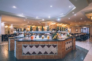 Restaurant/bars