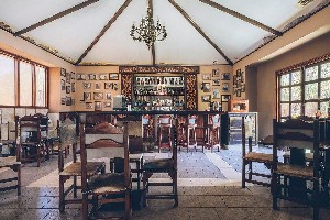 Restaurant/bars