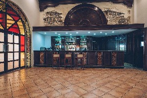 Restaurant/bars