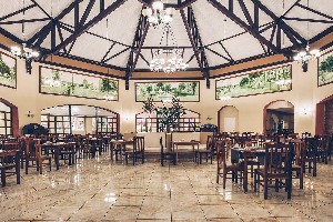 Restaurant/bars