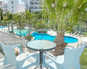 Superior Pool View