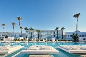 Hotel s bazénem