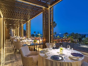 Hotel FOUR SEASONS wakacje