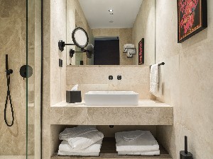 Superior Room Down to Earth