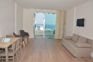 1 Bedroom Apt