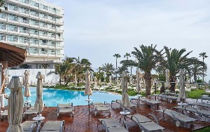 Hotel cu piscină