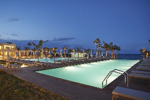INFINITY POOL SIDE