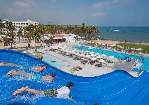 Hotel cu piscină