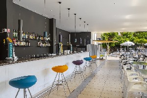 dolphin Bar outside