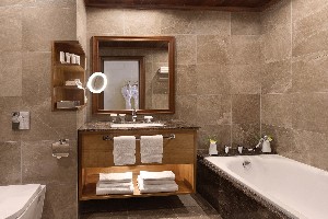 Junior Suite-Bathroom