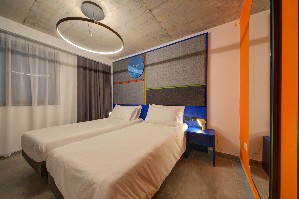 Economy Room