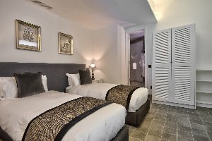 Deluxe Courtyard Twin Bed