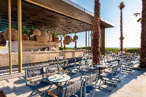 Restaurant/bars