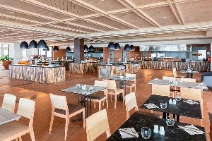 Restaurant/bars