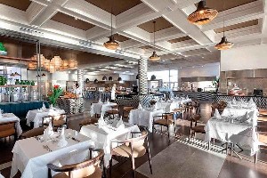 Restaurant/bars
