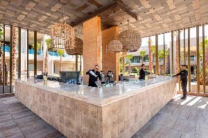 Restaurant/bars
