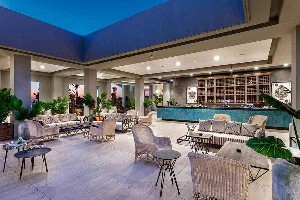 Restaurant/bars
